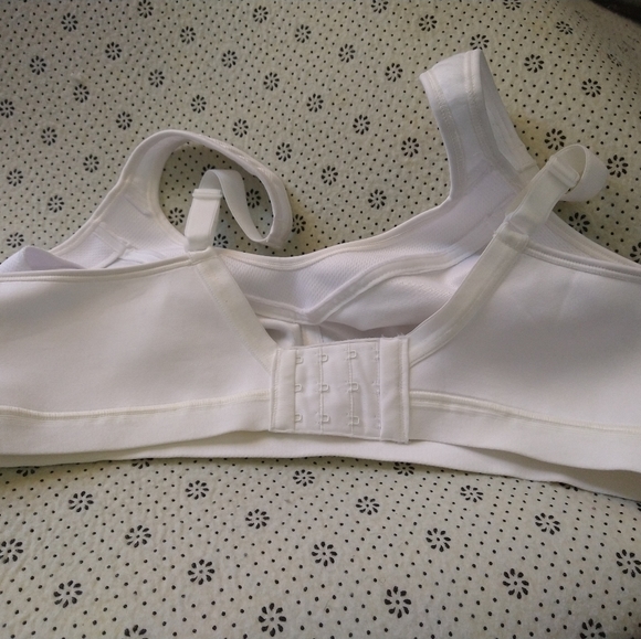 New Playtex 18hr active full coverage 4159 sports bra White 40C Wireless 1012# - Picture 6 of 7